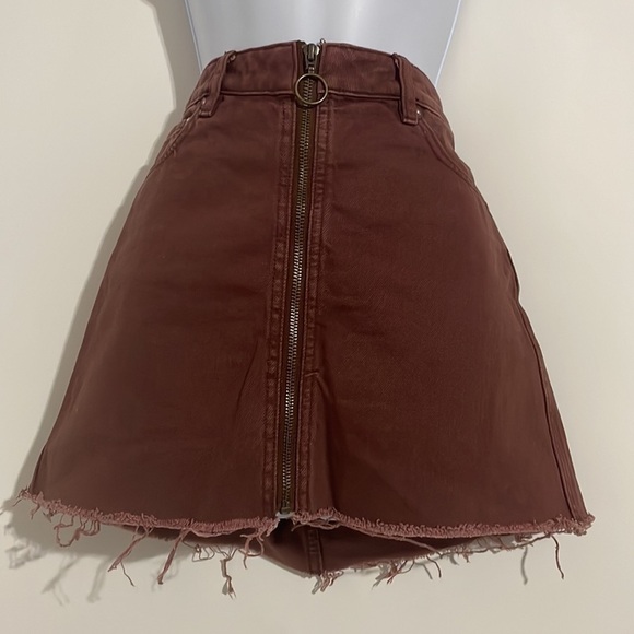 NEW We The Free By Free People Women's Maroon Denim Zip Up Frayed Mini Skirt! - Picture 2 of 6